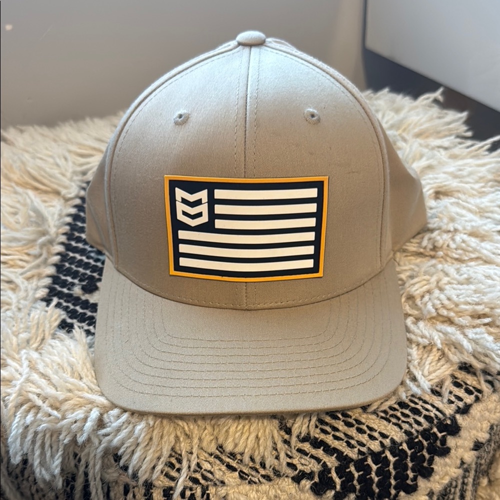 Mtn Ops hat… snap back hat.. hat is in great condition. Worn maybe once